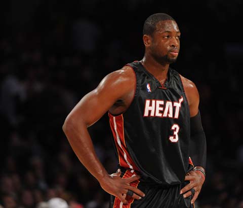 她展现出惊 她展现出惊